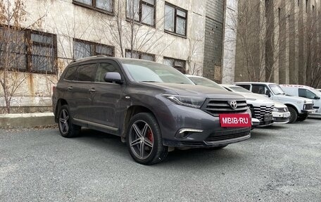 Toyota Highlander III, 2011 год, 1 950 000 рублей, 3 фотография