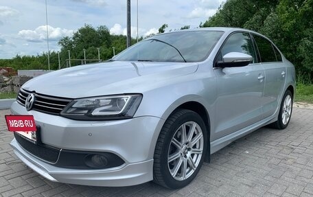 Volkswagen Jetta VI, 2013 год, 1 175 000 рублей, 2 фотография