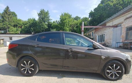 Hyundai Solaris II рестайлинг, 2015 год, 820 000 рублей, 2 фотография