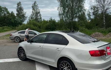 Volkswagen Jetta VI, 2011 год, 1 000 000 рублей, 2 фотография