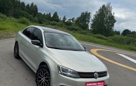 Volkswagen Jetta VI, 2011 год, 1 000 000 рублей, 4 фотография