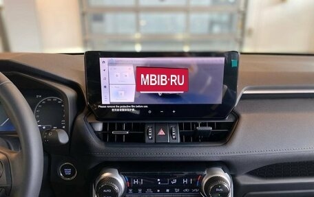 Toyota RAV4, 2025 год, 4 210 000 рублей, 13 фотография