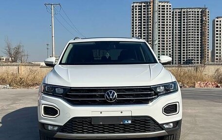 Volkswagen T-Roc I, 2022 год, 1 598 000 рублей, 2 фотография