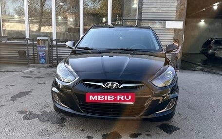 Hyundai Solaris II рестайлинг, 2012 год, 780 000 рублей, 2 фотография