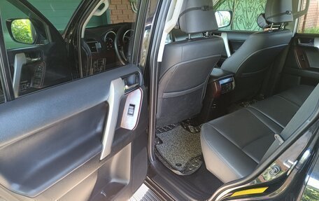 Toyota Land Cruiser Prado 150 рестайлинг 2, 2017 год, 4 321 000 рублей, 6 фотография