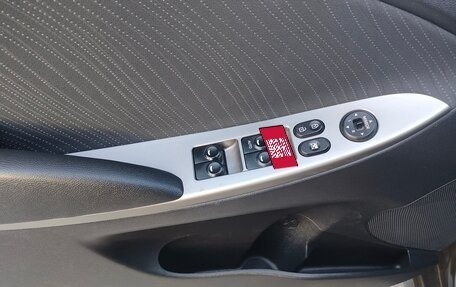 Hyundai Solaris II рестайлинг, 2015 год, 23 фотография