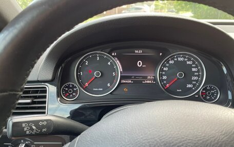 Volkswagen Touareg III, 2011 год, 2 200 000 рублей, 7 фотография