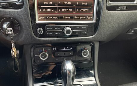 Volkswagen Touareg III, 2011 год, 2 200 000 рублей, 13 фотография