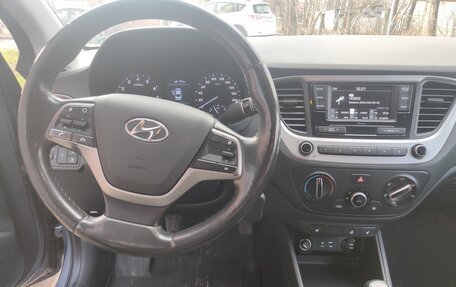 Hyundai Solaris II рестайлинг, 2017 год, 1 090 000 рублей, 2 фотография
