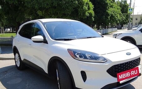 Ford Escape, 2020 год, 2 300 000 рублей, 3 фотография