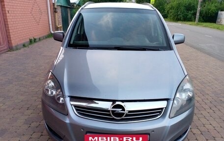 Opel Zafira B, 2011 год, 625 000 рублей, 2 фотография