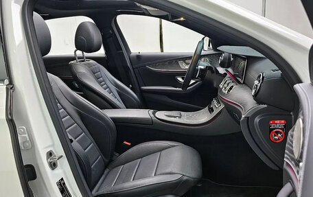 Mercedes-Benz E-Класс, 2022 год, 4 150 000 рублей, 7 фотография