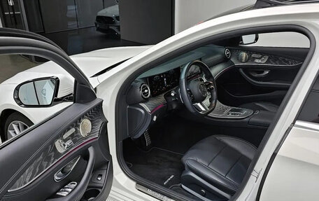 Mercedes-Benz E-Класс, 2022 год, 4 150 000 рублей, 8 фотография
