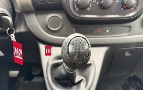 Renault Trafic, 2019 год, 2 400 000 рублей, 28 фотография
