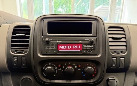 Renault Trafic, 2019 год, 2 400 000 рублей, 26 фотография