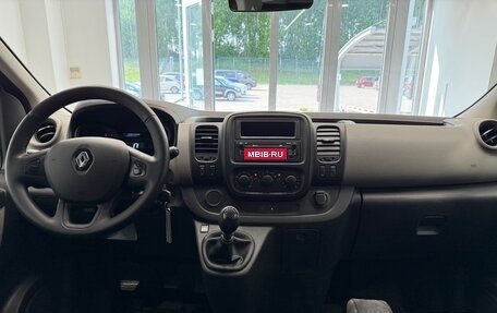 Renault Trafic, 2019 год, 2 400 000 рублей, 24 фотография
