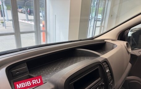 Renault Trafic, 2019 год, 2 400 000 рублей, 32 фотография