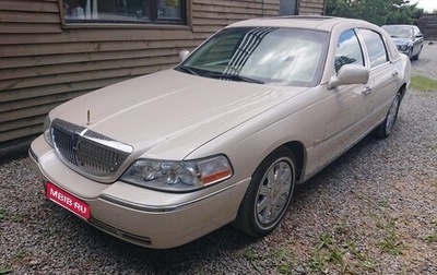 Lincoln Town Car III рестайлинг, 2002 год, 2 500 000 рублей, 1 фотография