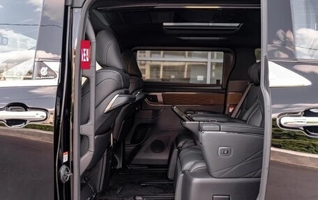 Toyota Alphard, 2024 год, 12 990 000 рублей, 26 фотография