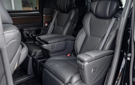 Toyota Alphard, 2024 год, 12 990 000 рублей, 34 фотография