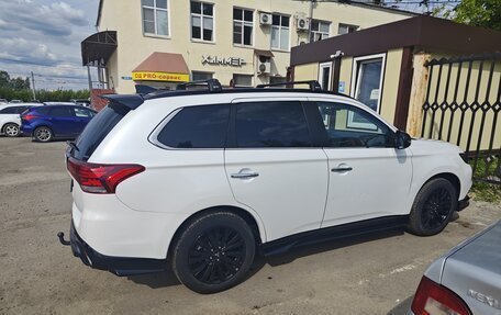 Mitsubishi Outlander III рестайлинг 3, 2022 год, 3 300 000 рублей, 3 фотография