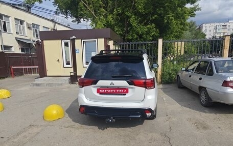 Mitsubishi Outlander III рестайлинг 3, 2022 год, 3 300 000 рублей, 4 фотография