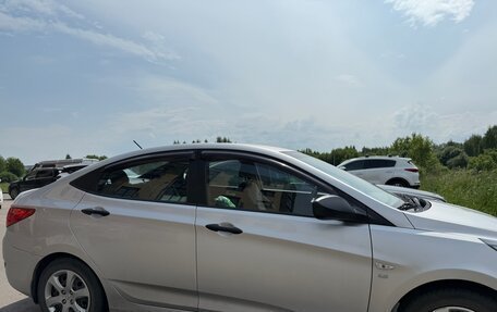 Hyundai Solaris II рестайлинг, 2012 год, 800 000 рублей, 5 фотография