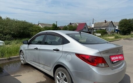 Hyundai Solaris II рестайлинг, 2012 год, 800 000 рублей, 4 фотография