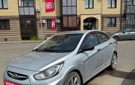 Hyundai Solaris II рестайлинг, 2012 год, 800 000 рублей, 6 фотография