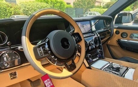 Rolls-Royce Cullinan, 2025 год, 84 000 000 рублей, 4 фотография