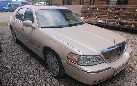 Lincoln Town Car III рестайлинг, 2002 год, 2 500 000 рублей, 4 фотография