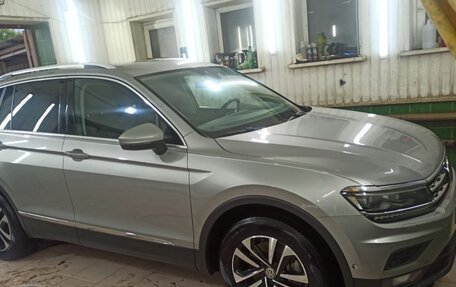 Volkswagen Tiguan II, 2020 год, 3 200 000 рублей, 2 фотография