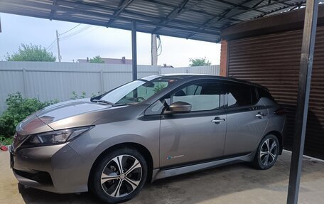 Nissan Leaf II, 2018 год, 1 990 000 рублей, 9 фотография