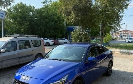 Hyundai Elantra, 2021 год, 1 800 000 рублей, 2 фотография