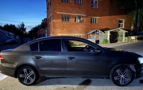 Volkswagen Passat B7, 2013 год, 1 070 000 рублей, 2 фотография