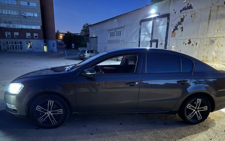 Volkswagen Passat B7, 2013 год, 1 070 000 рублей, 3 фотография