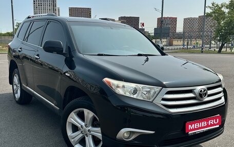 Toyota Highlander III, 2010 год, 1 540 000 рублей, 2 фотография