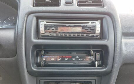 Mazda 323, 1998 год, 240 000 рублей, 11 фотография