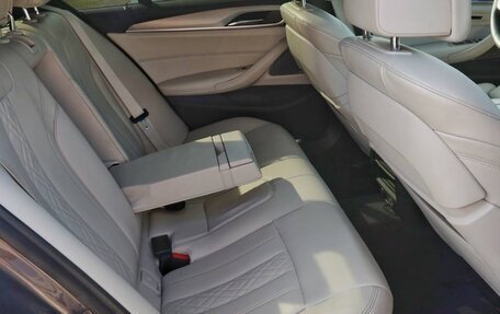 BMW 5 серия, 2018 год, 3 990 000 рублей, 31 фотография