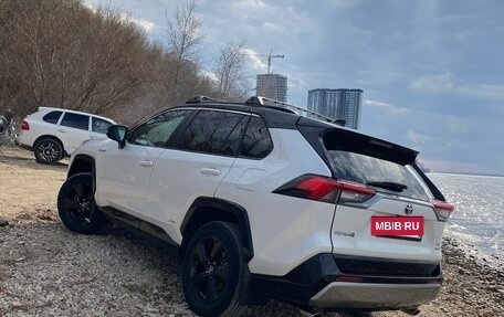 Toyota RAV4, 2020 год, 3 550 000 рублей, 2 фотография