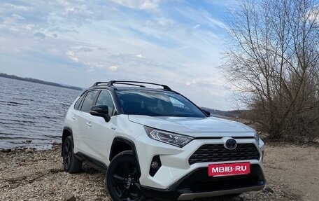 Toyota RAV4, 2020 год, 3 550 000 рублей, 3 фотография