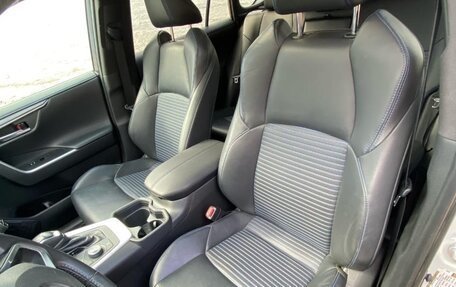 Toyota RAV4, 2020 год, 3 550 000 рублей, 12 фотография