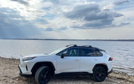 Toyota RAV4, 2020 год, 3 550 000 рублей, 16 фотография