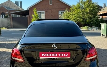 Mercedes-Benz E-Класс, 2019 год, 3 950 000 рублей, 4 фотография