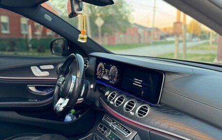 Mercedes-Benz E-Класс, 2019 год, 3 950 000 рублей, 19 фотография