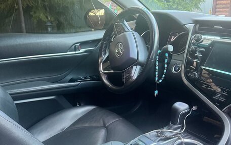 Toyota Camry, 2018 год, 2 990 000 рублей, 2 фотография