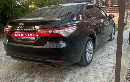 Toyota Camry, 2018 год, 2 990 000 рублей, 4 фотография