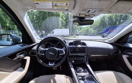 Jaguar F-Pace, 2018 год, 2 870 000 рублей, 13 фотография