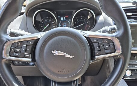Jaguar F-Pace, 2018 год, 2 870 000 рублей, 10 фотография