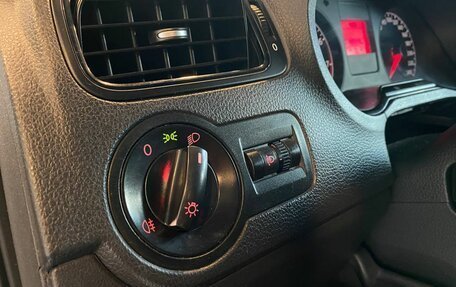 Volkswagen Polo VI (EU Market), 2011 год, 965 000 рублей, 32 фотография